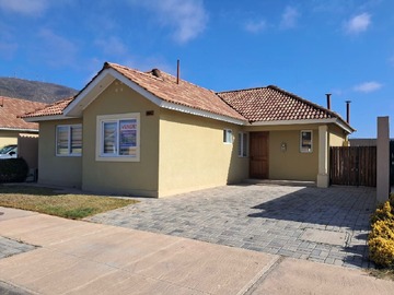 Casa en arriendo mensual en Raúl Salamanca Jorquera, La Serena, Región de Coquimbo 1700000, Chile, La Serena - 3 dormitorios, 2 baños