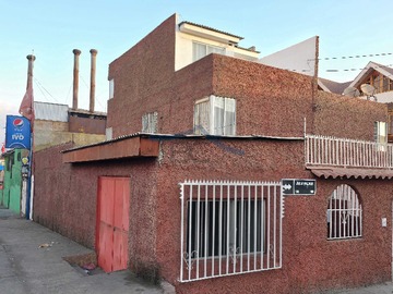 Casa en venta en Se vende casa esquina con 2 locales comerciales. (178688), Antofagasta - 4 dormitorios, 2 baños
