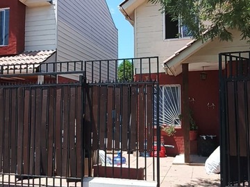 Casa en venta en Amplia Casa Pasaje los Pozones, Larapinta Lampa - 3 dormitorios, 2 baños