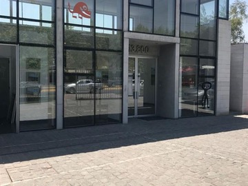 Local Comercial en arriendo mensual en Av. Las Condes Quinchamali, Las Condes - 4 baños