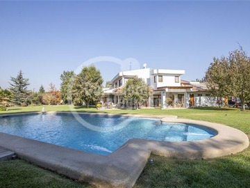 Casa en venta en Santa Luisa de Chicureo, Colina - 6 dormitorios, 4 baños