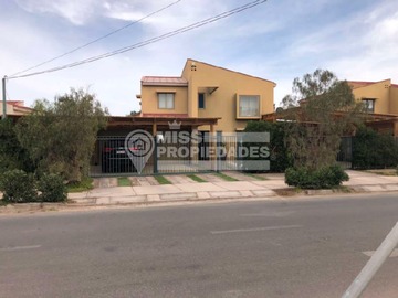Casa en venta en calle arcala, Calama - 5 dormitorios, 4 baños