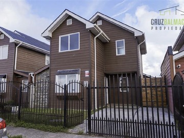 Casa en venta en Av austral, Puerto Montt - 3 dormitorios, 2 baños