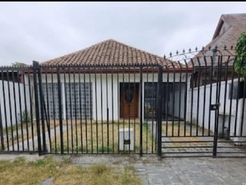 Casa en venta en Oportunidad de Inversión Fernando de Arguello/Gerónimo de Alderete, Vitacura - 4 dormitorios