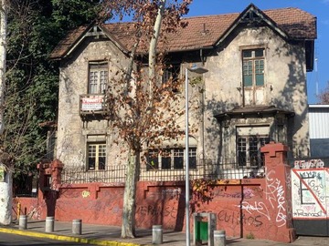 Casa en venta en Ernesto Pinto Lagarrigue - Dominica, Recoleta - 8 dormitorios, 2 baños