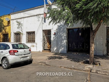 Casa en venta en Rogelio Ugarte / Av. Matta, Santiago - 6 dormitorios, 2 baños