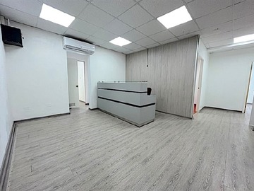 Oficina en venta en Calle La Concepción 81, Providencia, Providencia - 6 dormitorios, 2 baños