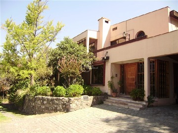 Casa en venta en Via roja, Vitacura - 5 dormitorios, 4 baños