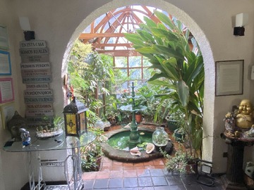 Casa en venta en Orompello 7323, Santiago - 6 dormitorios, 5 baños
