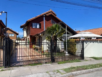 Casa en venta en Badajoz 1970, San Pedro de la Paz - 5 dormitorios, 4 baños