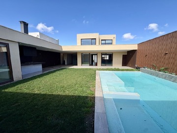 Casa en arriendo mensual en Laguna a12, Padre Hurtado - 4 dormitorios, 4 baños