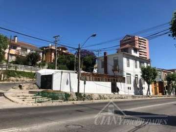 Casa en arriendo mensual en Agua Santa 80, Viña del Mar - 10 dormitorios, 8 baños