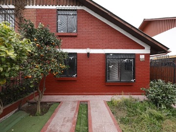 Casa en venta en Metro el bosque., La Cisterna - 3 dormitorios, 1 baño