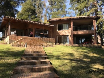 Casa en venta en Sitio con 2 casas ambas con acceso al lago, 2 embarcaderos, Las Cabras - 11 dormitorios, 6 baños