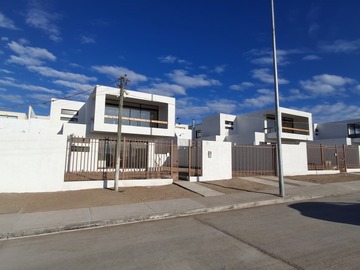 Casa en venta en Av. El atardecer con geronimo mendez, Coquimbo - 4 dormitorios, 3 baños