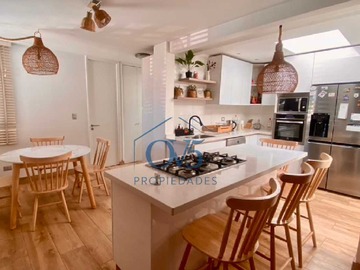 Casa en venta en Casa moderna y renovada condominio, Chamisero (123958), Colina - 5 dormitorios, 4 baños