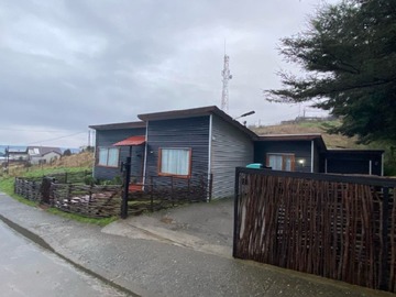 Casa en venta en Av. Kennedy, Queilén - 3 dormitorios, 1 baño