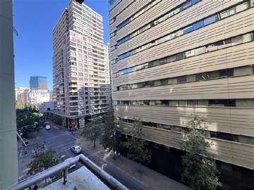 Departamento en venta en Teatinos con Catedral / metro Plaza de Armas., Santiago - 1 dormitorio, 1 baño