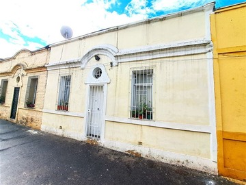 Casa en venta en Antofagasta con San Vicente, Santiago - 3 dormitorios, 1 baño