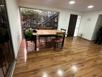 Casa en arriendo mensual en Casa 1er piso, 3 dorm, patio y estacionamient (170428), Vitacura - 3 dormitorios, 2 baños