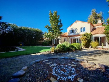 Casa en venta en Las flores chicureo colina, Colina - 4 dormitorios, 4 baños