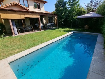 Casa en venta en A pasos colegio san anselmo, Colina - 3 dormitorios, 3 baños