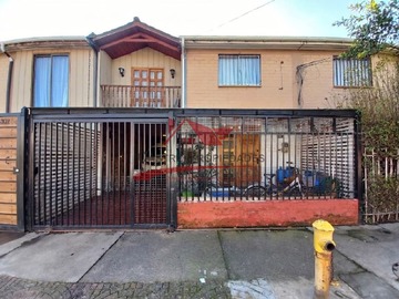 Casa en venta en Casa de Dos Pisos Ampliada con 3 Dormitorios, 2 Baños, Quilicura - 3 dormitorios, 2 baños