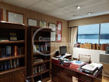Oficina en arriendo mensual en Dr. Sotero del Rio / Compañia, Santiago - 2 dormitorios, 1 baño