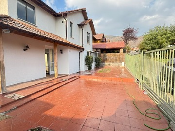 Casa en arriendo mensual en Arriendo Casa en Ciudad de los Valles, Pudahuel - 5 dormitorios, 3 baños