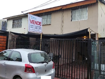 Casa en venta en Casa de Dos Pisos con 5 Dormitorios a Pasos del Metro el Pino - 5 dormitorios