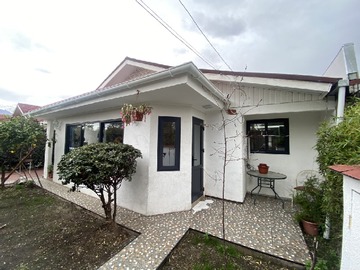 Casa en venta en 2 casa distribuidas en 4d3b patio jardin estacionamiento, Macul - 4 dormitorios, 3 baños