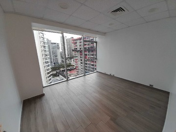 Oficina en arriendo mensual en Amplia Recepción y Privado, Estacionamiento (169055), Viña del Mar - 1 dormitorio, 1 baño