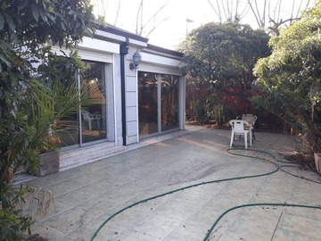 Casa en venta en 4 Centenario /Madre Mazarello, Las Condes - 3 dormitorios, 3 baños