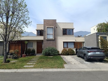 Casa en venta en Altos del parque, condominio, Peñalolén - 4 dormitorios, 3 baños