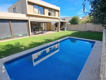 Casa en venta en A pasos colegio aleman !, Colina - 5 dormitorios, 4 baños