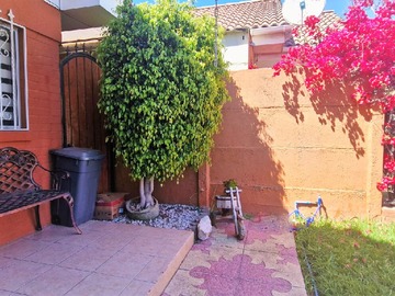 Casa en venta en Venta de Hermosa Casa Esquina en Paradero 14 - La Cruz, Quillota.... - 3 dormitorios, 2 baños