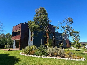 Casa en venta en Hogar Luminoso en Tranquilo Entorno (140581), Puerto Montt - 5 dormitorios, 6 baños