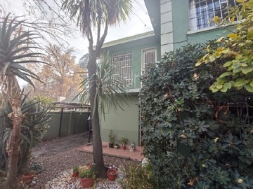 Casa en venta en Duble almeyda. Parque juan xxiii, Ñuñoa - 4 dormitorios, 3 baños