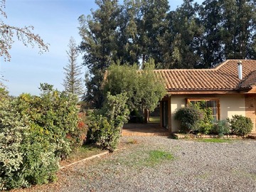 Casa en arriendo mensual en 210 m2 construidos en 4000 de terreno, 3D 3B estar servicios, Talagante - 3 dormitorios, 2 baños