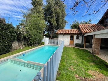 Casa en arriendo mensual en Las hualtatas/la aurora, Vitacura - 5 dormitorios, 3 baños