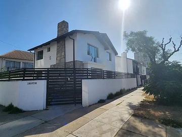 Oficina en arriendo mensual en Casa Giro Comercial, Exclente Estado, Cercano a Libertad - 5 dormitorios, 3 baños