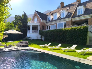 Casa en venta en Amplia casa con piscina santa maría de manquehue, Vitacura - 7 dormitorios, 8 baños