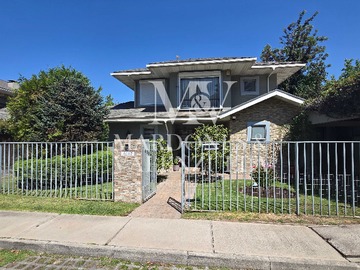 Casa en venta en Casa en Condominio Parque Cousiño Macul (173816), Peñalolén - 5 dormitorios, 3 baños