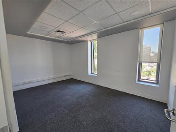 Oficina en arriendo mensual en Avenida Andrés Bello 2500, Providencia - 8 dormitorios, 3 baños