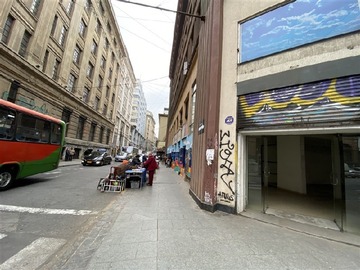 Local Comercial en arriendo mensual en Cochrane 893, Valparaíso - 2 baños