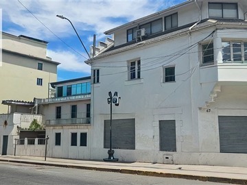 Local Comercial en arriendo mensual en Ramón Carnicer con Providencia, Providencia - 4 baños