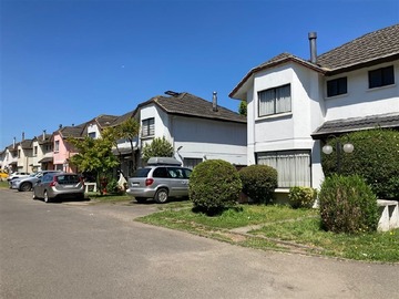 Casa en venta en Condominio San Ignacio de Loyola #38, Lomas de San Sebastián, Concepción, Concepción - 3 dormitorios, 2 baños