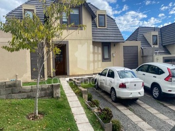 Casa en venta en Casa de 2 pisos con 4d + 3b + patio, terraza, piscina, La Florida - 4 dormitorios, 3 baños