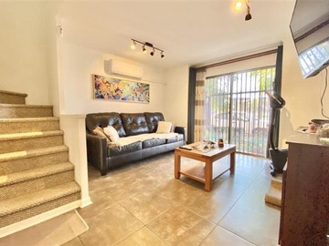 Casa en venta en Thiare / av.El rosal, Maipú - 3 dormitorios, 3 baños