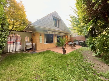 Casa en venta en Av. Francisco de bilbao | duqueco | manuel claro vial, Las Condes - 4 dormitorios, 2 baños